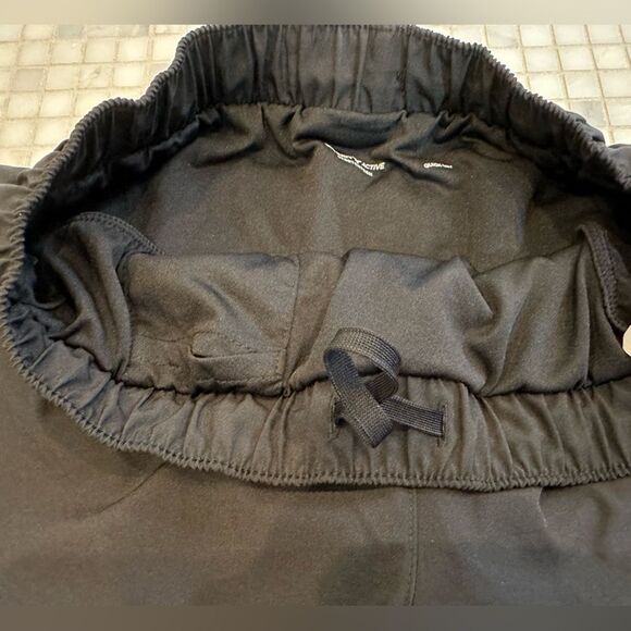 Old Navy Active Stretch Tech Quick Dry Black Shorts - Picture 5 of 6